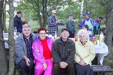 My pozujemy a oni w tle dyskutują... #Plenerowe #Imprezy