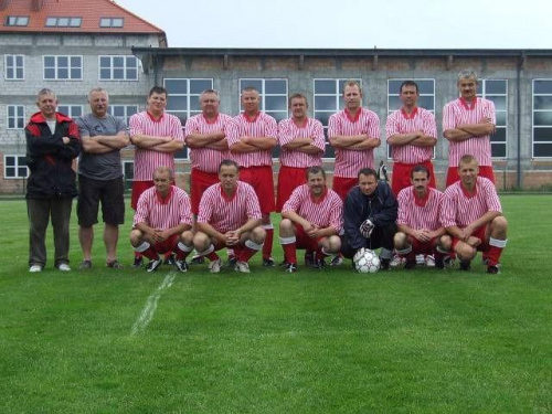 Wyniki VII kolejki - Osiek -Pelplin 0:1, Pinczyn - Godziszewo 1:0, Lubichowo - Starogard 0:0, Kaliska - Skórcz 3:0
Tabela
1. Kaliska 18 28-5
2. Skarszewy 18 20-4
3. Pinczyn 12 13-8
4. Starogard 10 11-17
5. Godziszewo 7 18-10
6. Lubichowo 7 9-13
7. Pelp...