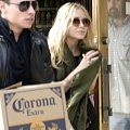 MK stops at Gil Turners Liquor store in West Hollywood-paparazzi grudzień 2007