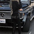 Ashley gets in her car in West-Hollywood and checks out a house-paparazzi styczeń 2008