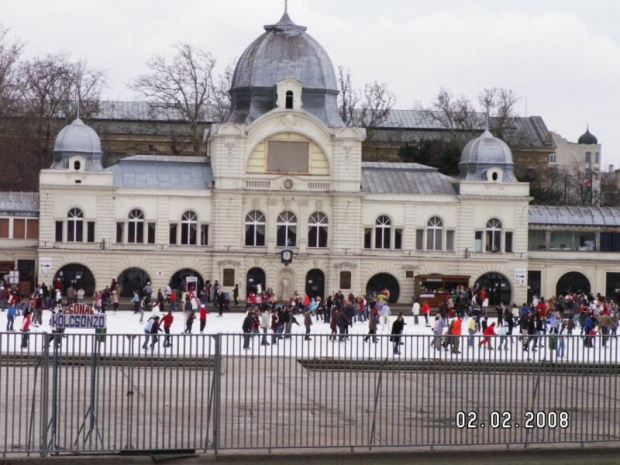 Budapeszt - lodowisko w Parku Miejskim #węgry #budapeszt #eger #wino #wycieczka