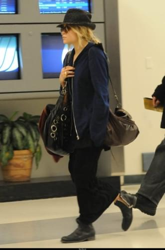 MK arrives into LAX Airport-paparazzi luty 2008