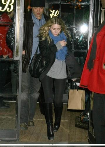 Ashley spotted leaving a party at The Bowery Hotel-paparazzi luty 2008