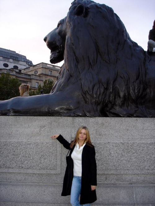 Londyn, Trafalgar Square i córka poskramiaczka lwa. #Londyn #TrafalgarSquare #PomnikLwa