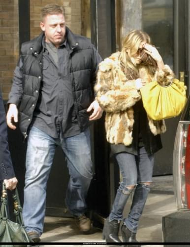 MK with her bodyguard in NYC-paparazzi luty 2008
