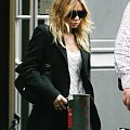 Ashley walking in NYC-paparazzi luty 2008