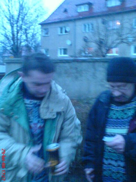 kiepska jakość zdjęc -Jurek i Perełka dzielą się jak bracia orzeszkiem