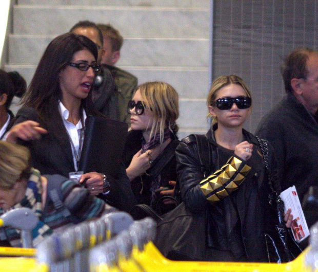 MK and Ash arrive in Paris-paparazzi luty 2008