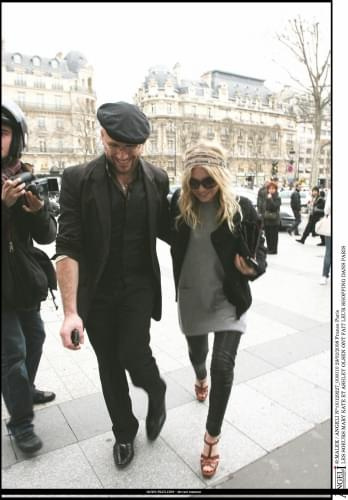 MK and Ash shopping in Paris-paparazzi luty 2008