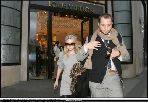 MK and Ash shopping in Paris-paparazzi luty 2008