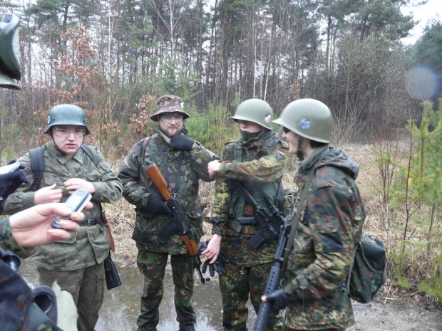 ***PRZEDMIOTY MAJĄCE ZNAKI SWASTYKI , LUB INNE ZNAKI FASZYSTOWSKIE MAJĄ JEDYNIE CHARAKTER KOLEKCJONERSKI, LUB SĄ PRZEZNACZONE DO REKONSTRUKCJI HISTORYCZNEJ ! W ŻADNYM WYPADKU NIE PROPAGUJĄ , ANI NIE NAWOŁUJĄ DO IDEOLOGII FASZYSTOWSKIEJ !!!