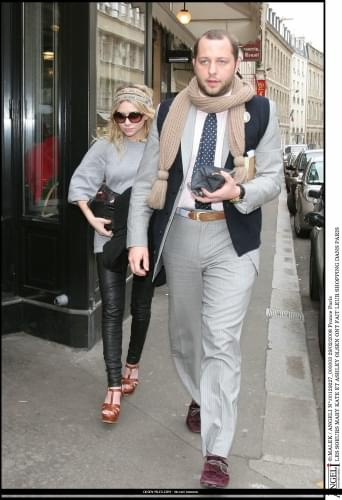 MK and Ash shopping in Paris-paparazzi luty 2008