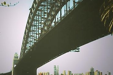 Pod Habour Bridge, Sydney #HabourBridge #most #Sydney #ocean