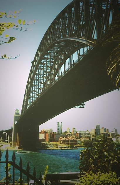 Pod Habour Bridge, Sydney #HabourBridge #most #Sydney #ocean