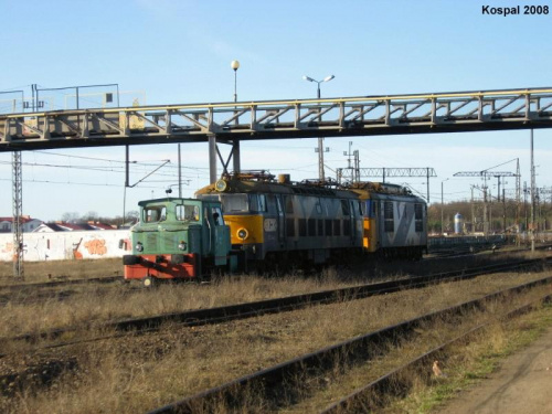 05.03.2008 409Da-738 + ET22-R004 + ET21-108 zjeżdża na KOB z lokomotywowni prywaciaża CTL.