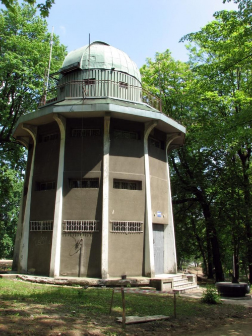 Obserwatorium astronomiczne lub planetarium. #park