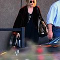 MK arriving at Los Angeles airport from New York-paparazzi marzec 2008