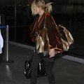 MK arriving at Los Angeles airport from New York-paparazzi marzec 2008