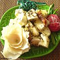Ser biały w oliwie i ziołach.Przepisy: www.foody.pl , WWW.kuron.pl i http://kulinaria.uwrocie.info/ #przystawki #ser #jedzenie #kulinaria