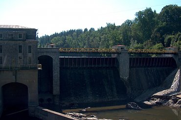 Zapora wodna Wrzeszczyn na rzece Bóbr #ZaporaWodna #krajobraz #ElektrowniaWodna #pilchowice #JeleniaGóra #tama #bóbr #natura #przyroda #rzeka #jezioro #las