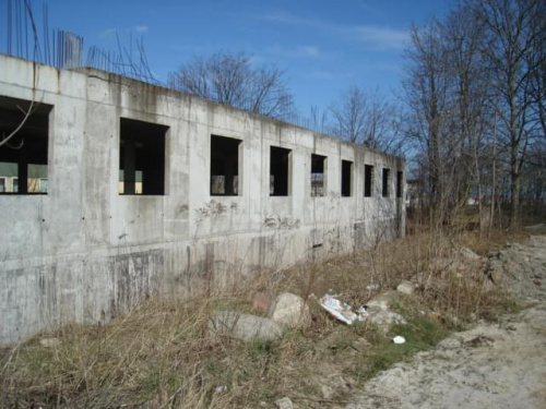 opuszczony, nieskonczony budynek poczty w sopocie
