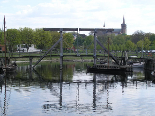 most podnoszony #zabytki #port #łodzie #most