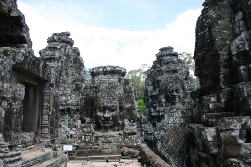 Kambodza #Kambodza #Azja #AngkorWat #SwiatyniaBuddyjska #glowy #pasagi
