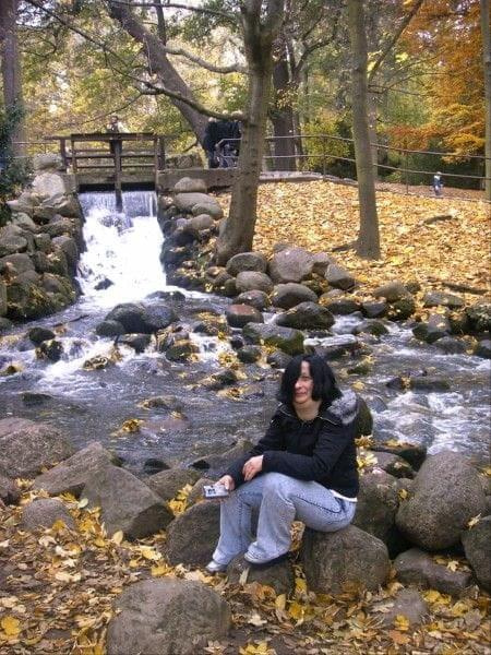 W Parku Oliwskim- przy wodospadzie