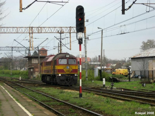 19.04.2008 (Czerwieńsk) M62M-002 Rail Polska manewruje po stacji.