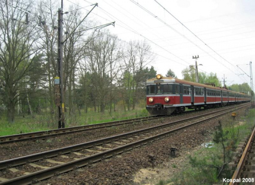 25.04.2008 Szlak Kostrzyn - Namyślin, EN57-1788 + EN57-1787 jako pociąg osobowy z Szczecina Gł, zbliża się do Kostrzyna i końca podróży