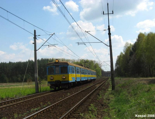 26.04.2008 Szlak Kostrzyn - Namyślin, EN57-1428 jako pociąg osobowy do Szczecina Gł opuszcza Kostrzyn.