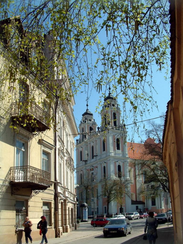 Kościół św. Katarzyny, jedna z ładniejszych barokowych świątyń Wilna, znajduje się przy ul. Wileńskiej 30 (Vilniaus gatve). Wzniesiono go w XVII w., a gruntownie przebudowano w wieku XVIII. #Wilno