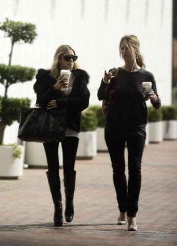 Ash with a friend in Beverly Hills-paparazzi październik 2007