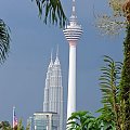 Kuala Lumpur Orchid Garden Ogród Orchidei) i widok na Petronas Towers oraz Menara Kuala Lumpur