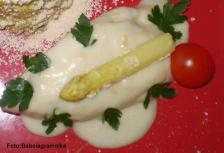 Pierś z kurczaka w sosie szparagowym .Przepisy na : http://www.kulinaria.foody.pl/ , http://www.kuron.com.pl/ i http://kulinaria.uwrocie.info/ #kurczak #szparagi #sos #obiad #DrugieDanie #jedzenie #kilinaria