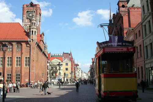 zabytkowy tramwaj na toruńskim rynku