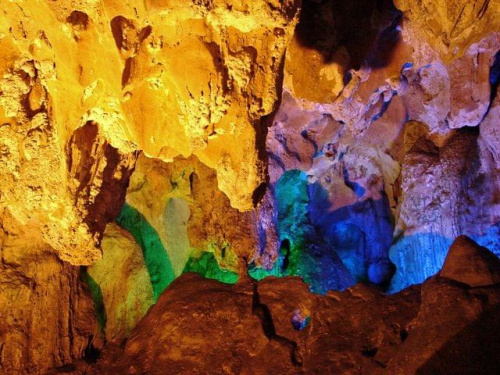 Jaskinia, Zatoka Ha Long na północy Wietnamu