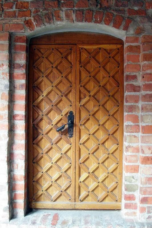 przepiękne drzwi zamkowe