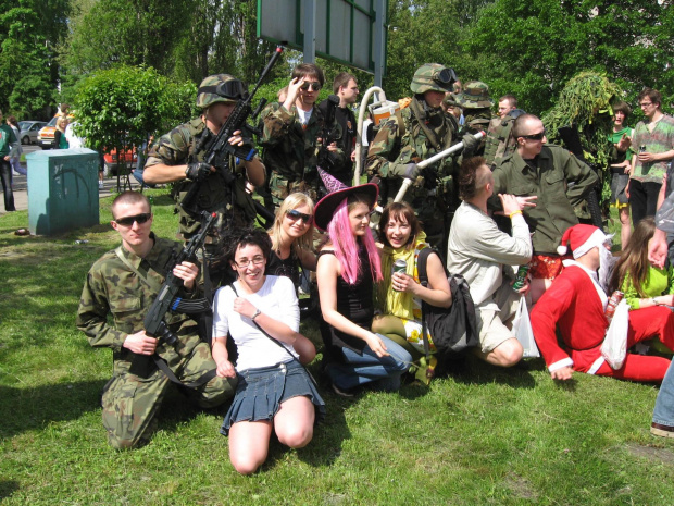 Miasteczko Studenckie AGH #żołnierze #korowód #Juwenalia2008 #MiasteczkoStudenckie #AGH