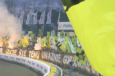 oto co znaczy fanatyzm po tej ziemi lubuskiej stronie - przypatrzcie się temu uważnie gorzowskie gamonie #CzarnySport #falubaz #fanatycy #speedway #ZielonaGora #zuzel