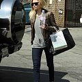 Ashley leaving the Neil George Hair Salon-paparazzi kwiecień 2008