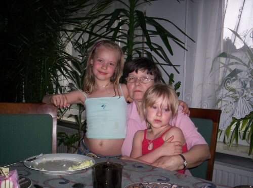 Babcia z Olą i Anią !!!