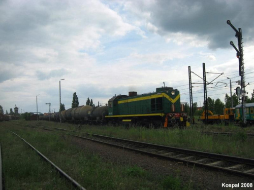 21.05.2008 TEM2-122 z beczkami z Barnówka wjeżdża na stację towarową KoB. #Kostrzyn #TEM2 #CTL