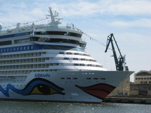 AIDAbella, 252m dł., 32m szer., 2050 pasażerów #Aidabella #Gdynia #port #statek