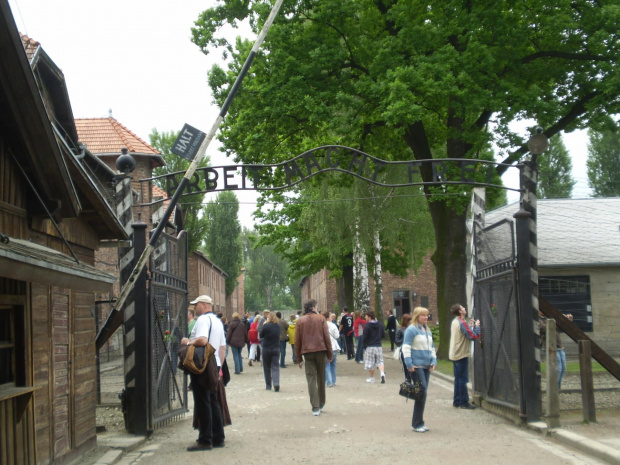 AUSCHWITZ