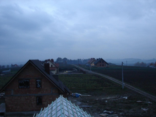 widok z naszego dachu - mój mąż osobiście wdrapał się na dach, aby obejrzeć kominy ... :)