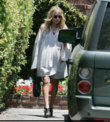 Mary-Kate leaving a salon in Beverley Hills-paparazzi maj 2008