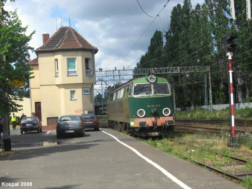 14.06.2008 (Zielona Góra) SU45-147 po przyprowadzeniu osobowego z Leszna manewruje pod nastawnię.