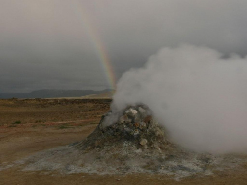 Hverir w pobliżu jeziora Myvatn. Dymiacy komin ziemi.ISLANDIA PÓŁNOCNA.