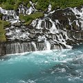 Wodospad Hraunfossar na rzece Hvita. ISLANDIA ZACHDNIA